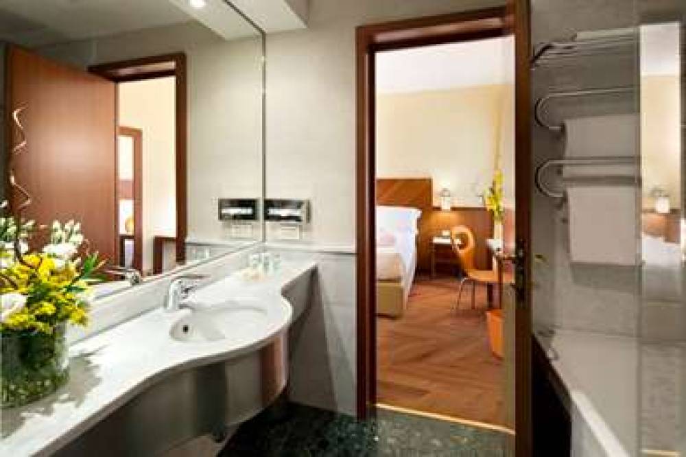 UNAHOTELS MEDITERRANEO MILANO 4