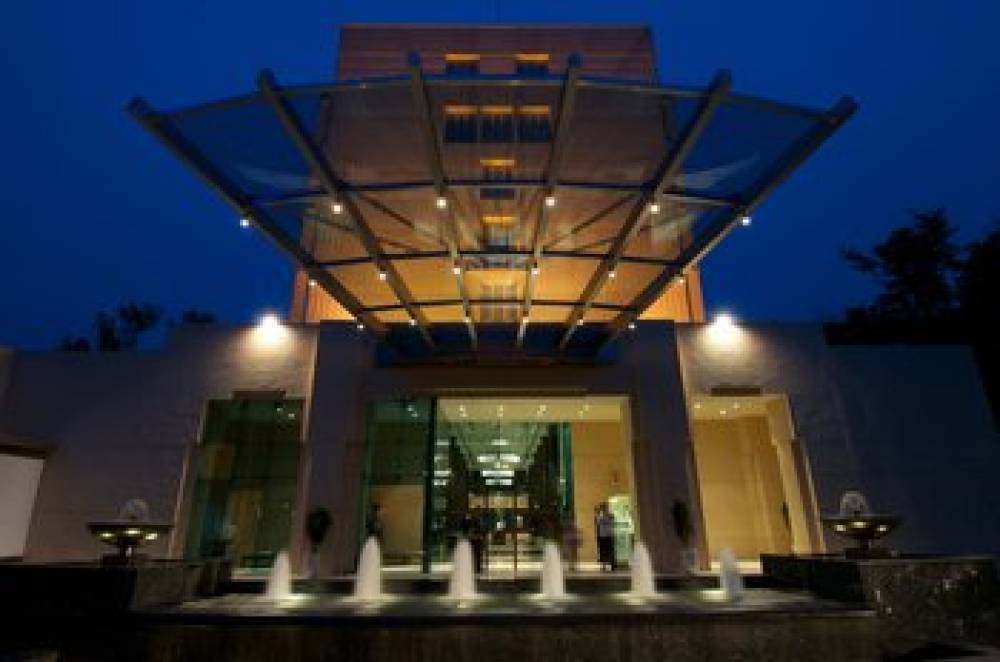 Vivanta By Taj Blue Diamond 1