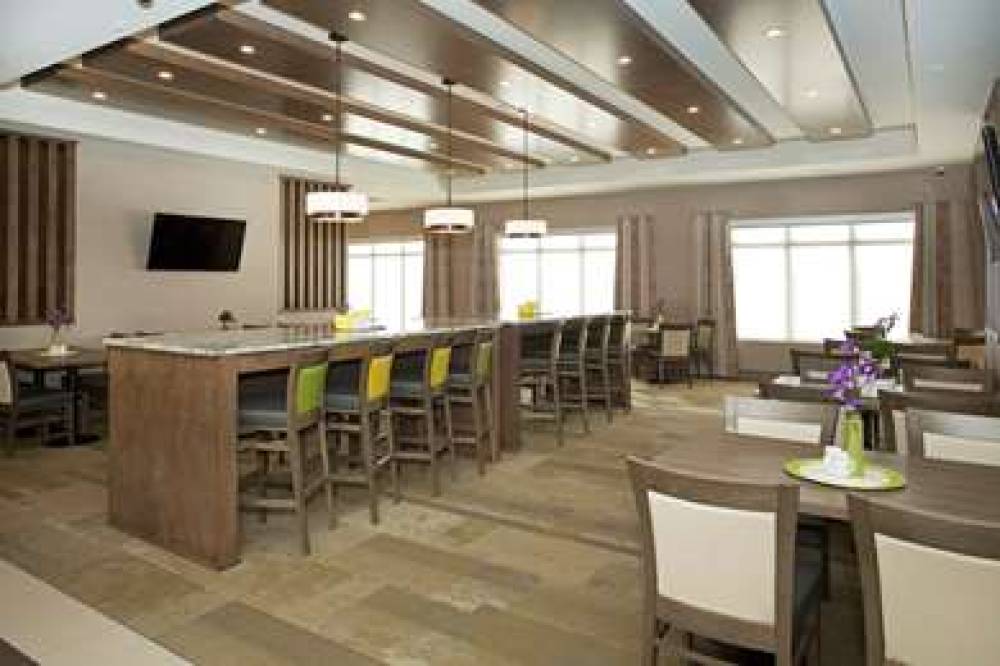 WINGATE BY WYNDHAM CALGARY AIRPORT 9