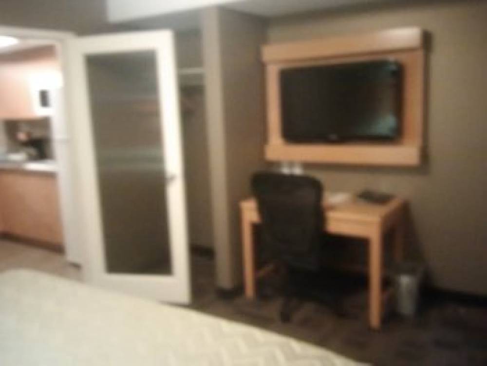 WOODLANDS INN & SUITES 8