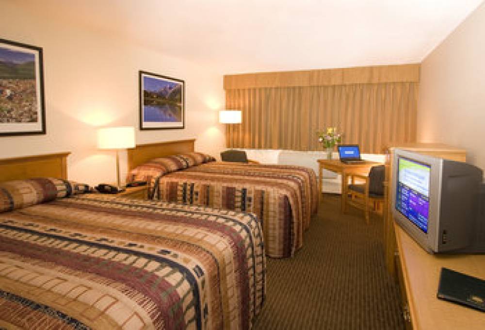 WOODLANDS INN & SUITES 6