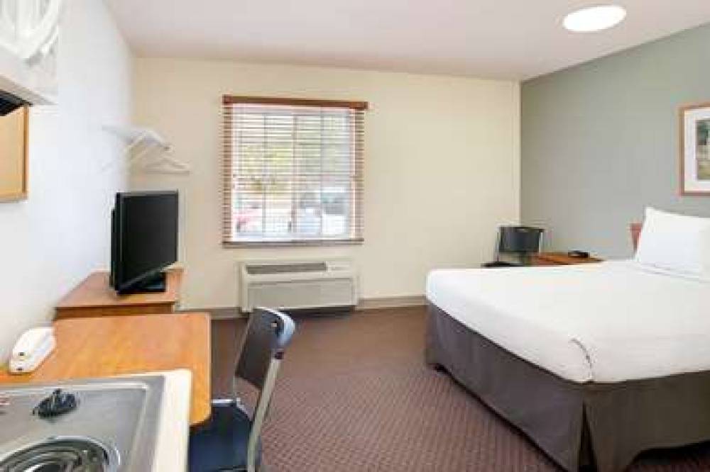 WOODSPRING SUITES ASHEVILLE 1