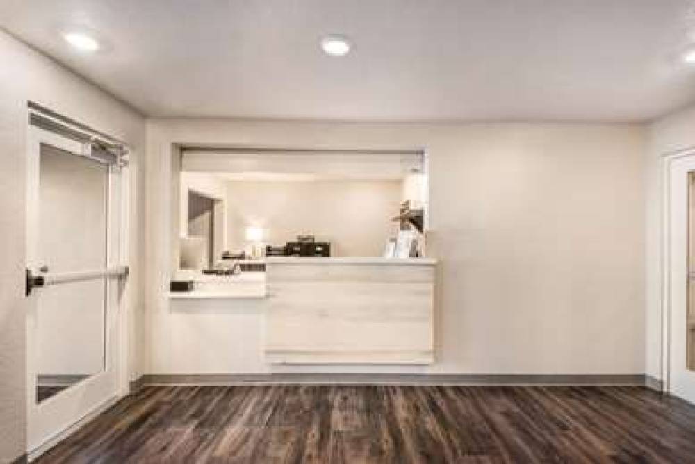 WOODSPRING SUITES BRADENTON 7