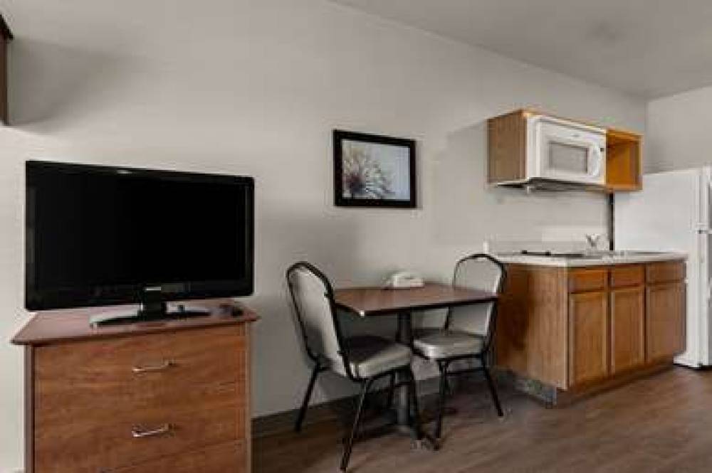 WOODSPRING SUITES CHAMPAIGN NEAR UN 7