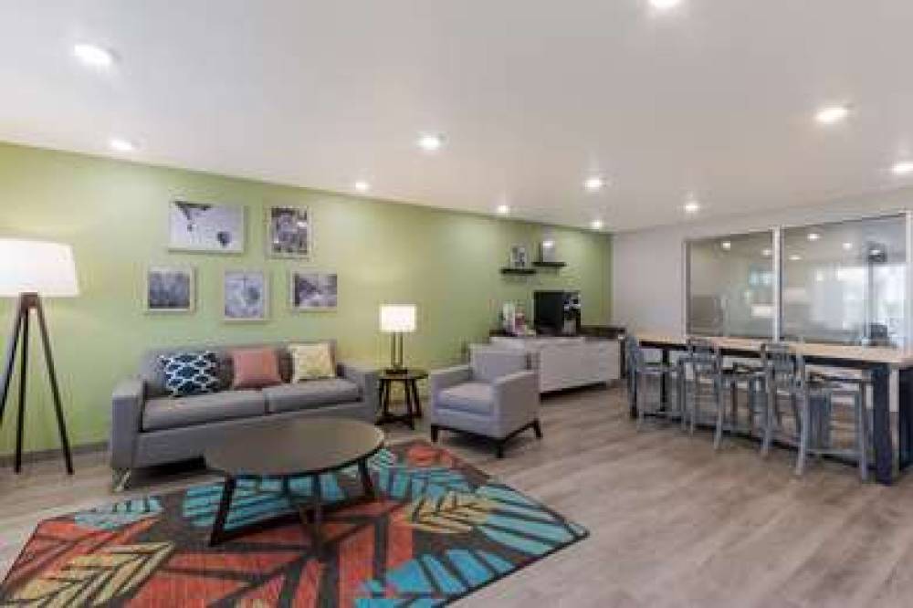 WOODSPRING SUITES CHANDLER AIRPORT 5