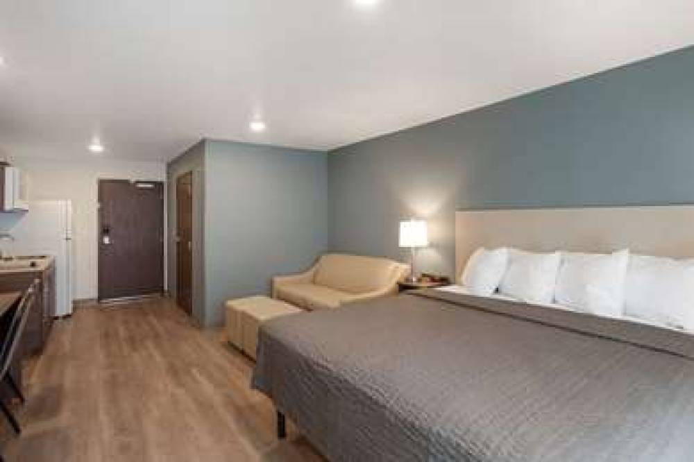 WOODSPRING SUITES COLORADO SPRINGS 8