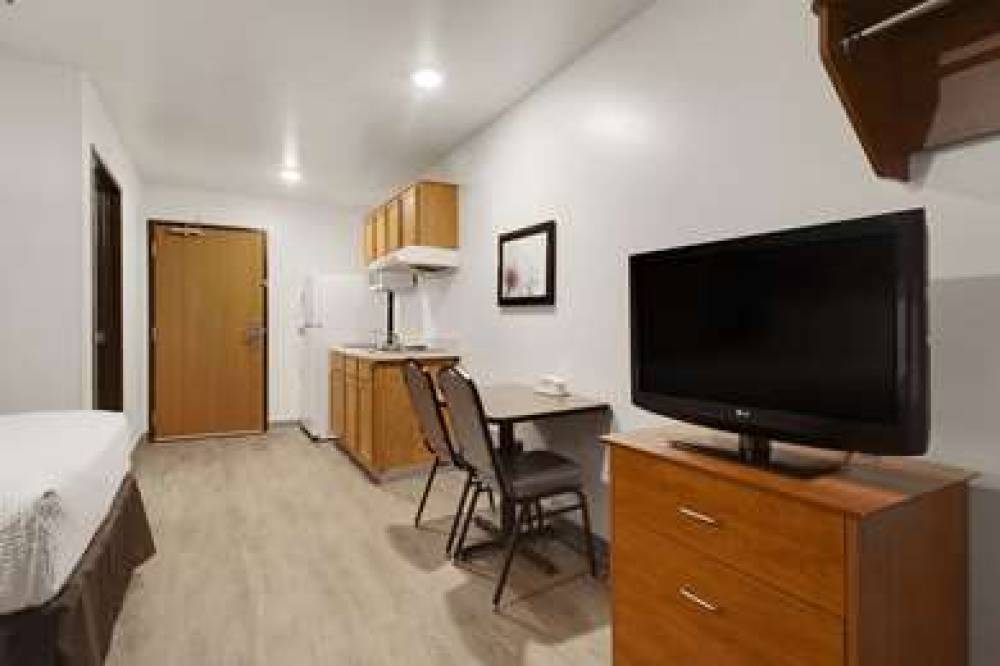 WOODSPRING SUITES CONROE 9