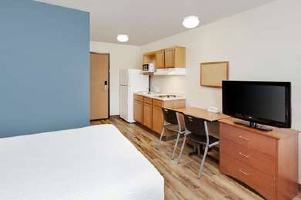 WOODSPRING SUITES DES MOINES PLEASA 10