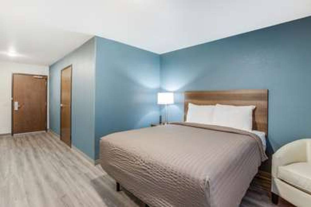 WOODSPRING SUITES DETROIT FARMINGTO 8