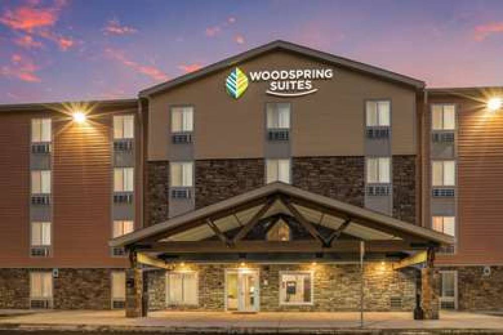 WOODSPRING SUITES DETROIT FARMINGTO 3