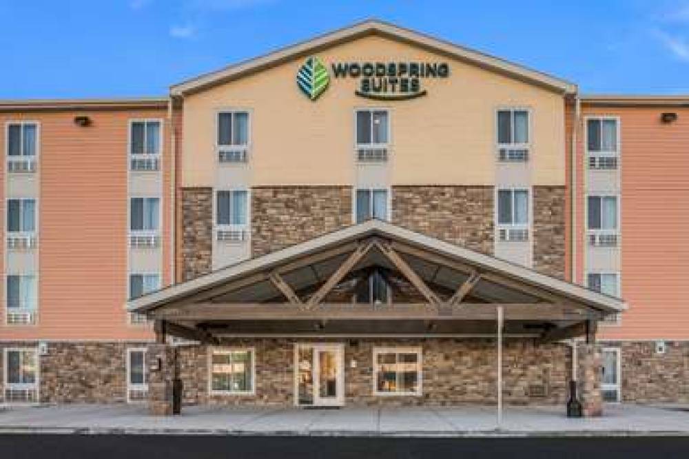 WOODSPRING SUITES DETROIT FARMINGTO 1