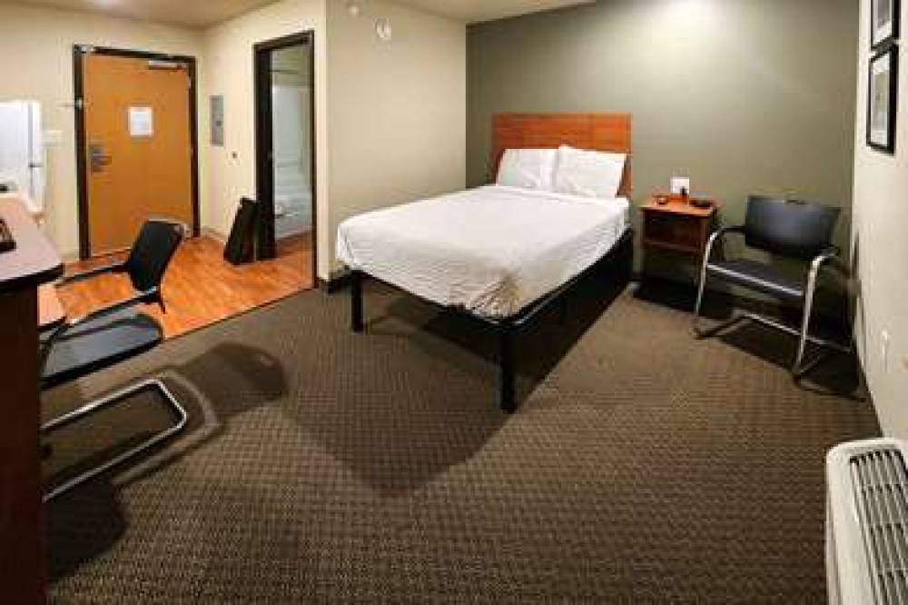 WOODSPRING SUITES DICKINSON 9