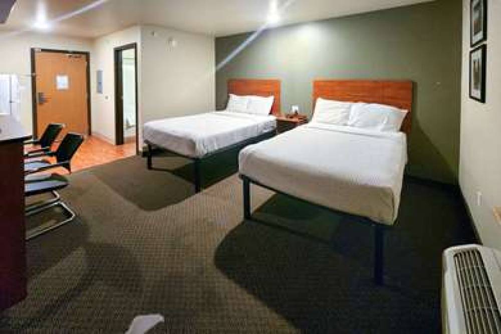 WOODSPRING SUITES DICKINSON 3