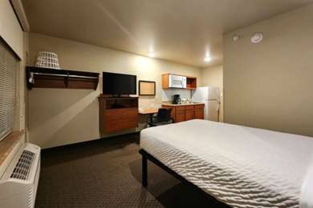 WOODSPRING SUITES DICKINSON 10