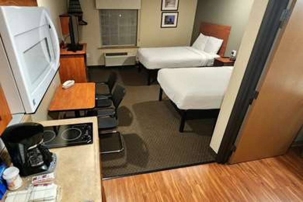 WOODSPRING SUITES DICKINSON 5