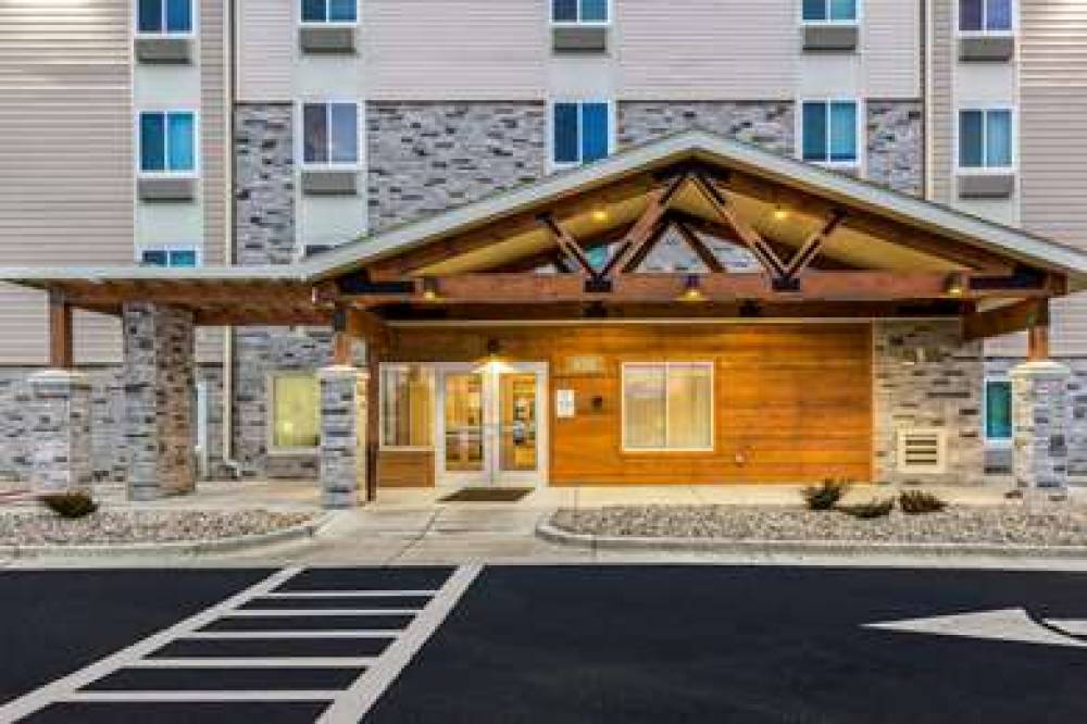 WOODSPRING SUITES INDIANAPOLIS CAST 5