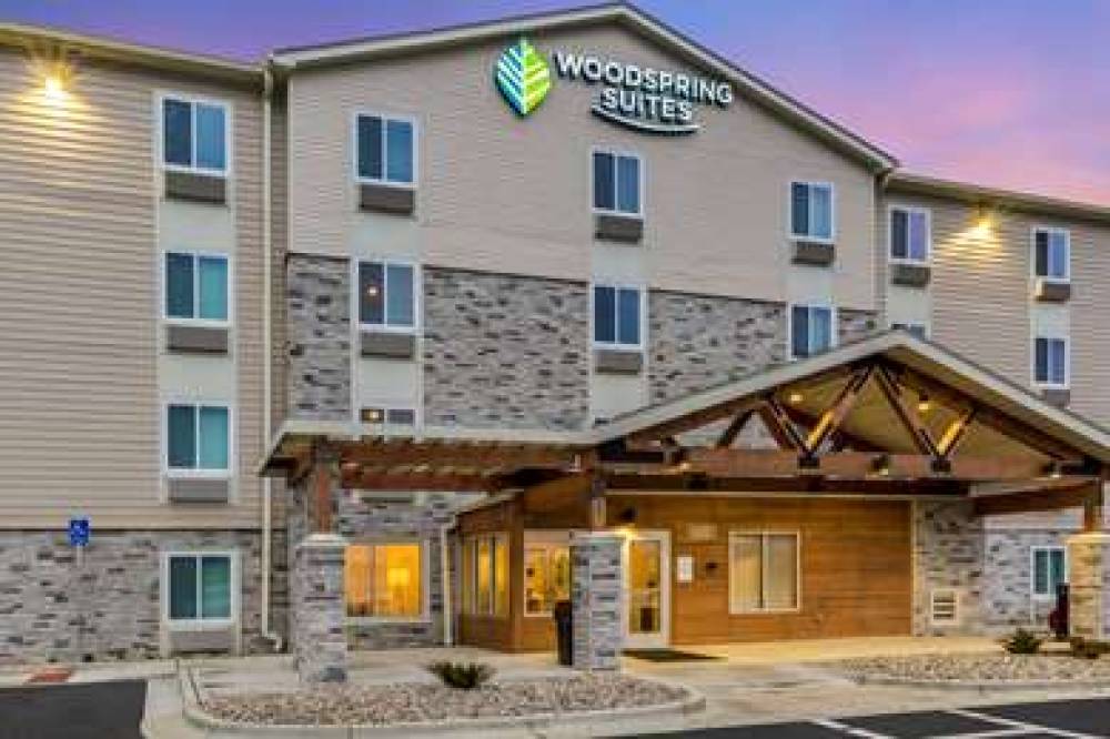 Woodspring Suites Indianapolis Cast