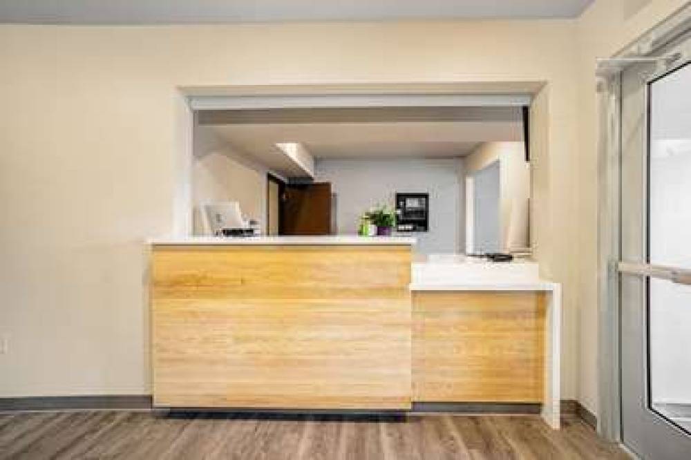 WOODSPRING SUITES NAPLES 9