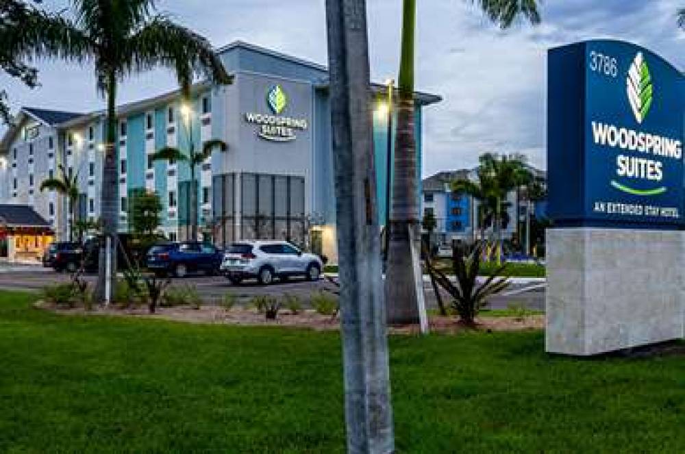 WOODSPRING SUITES NAPLES 4