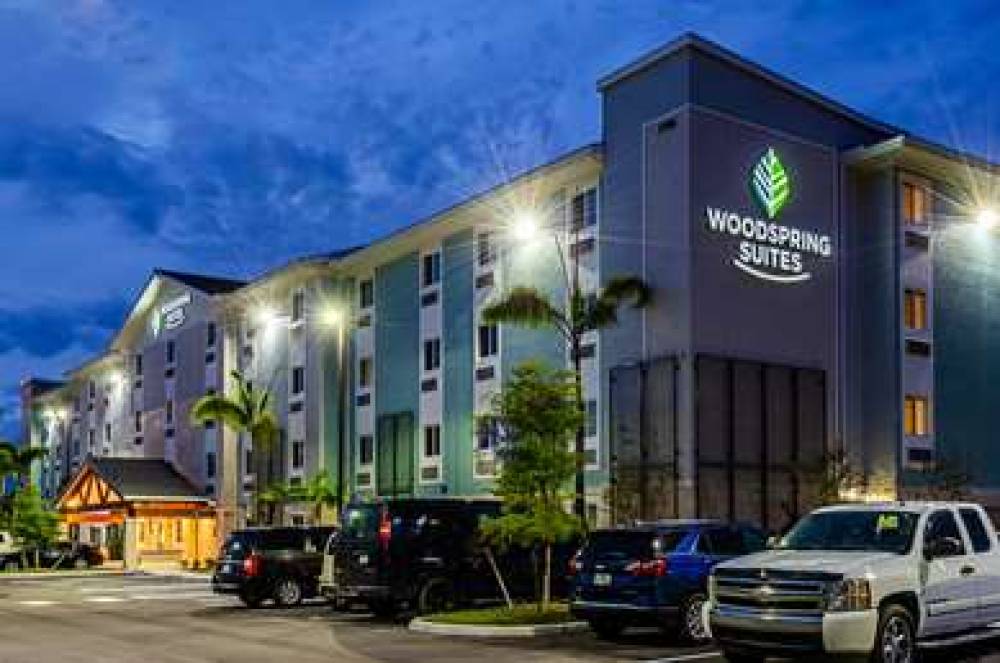 WOODSPRING SUITES NAPLES 6