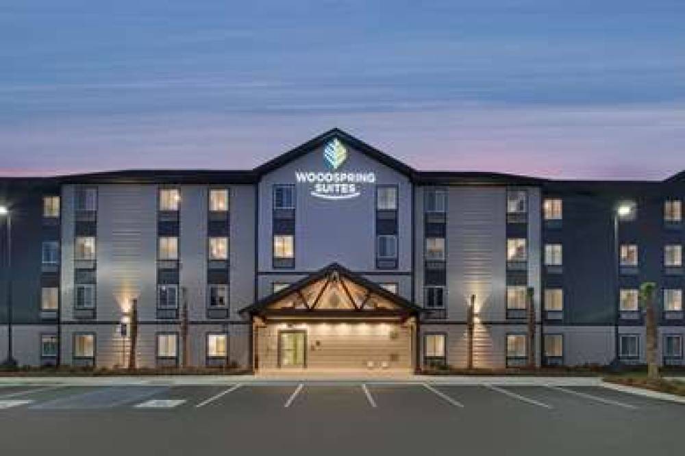 WOODSPRING SUITES SAVANNAH POOLER 3