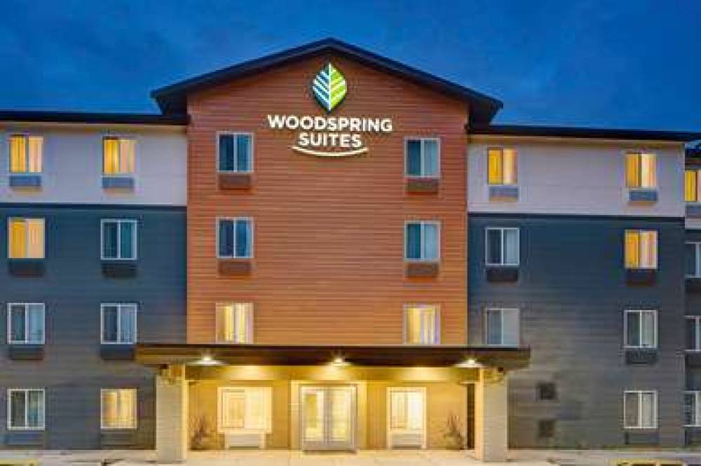 WOODSPRING SUITES SEATTLE EVERETT 1