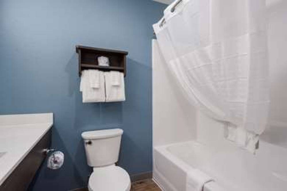 WOODSPRING SUITES TAMPA AIRPORT NOR 9