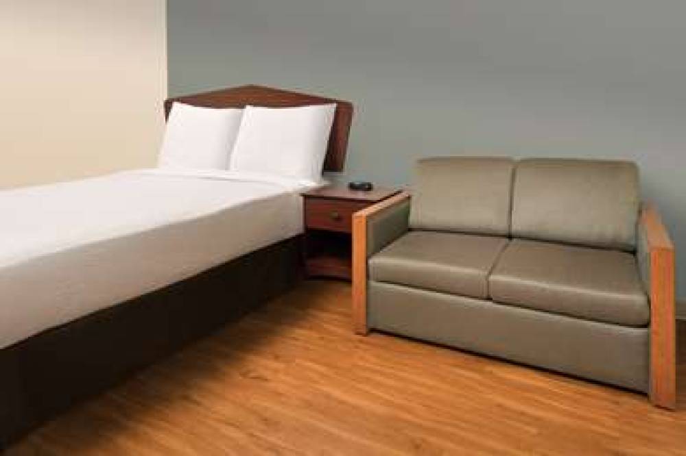 WOODSPRING SUITES TOPEKA 9