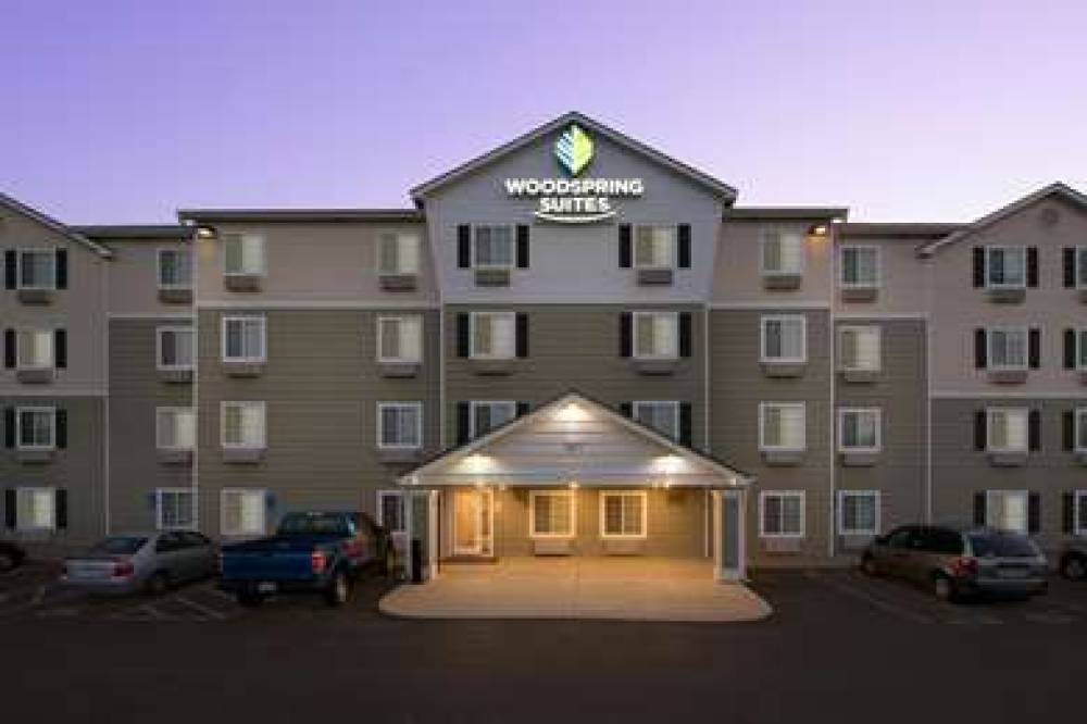 Woodspring Suites Topeka