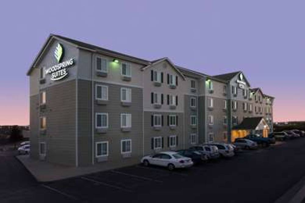 WOODSPRING SUITES TOPEKA 3