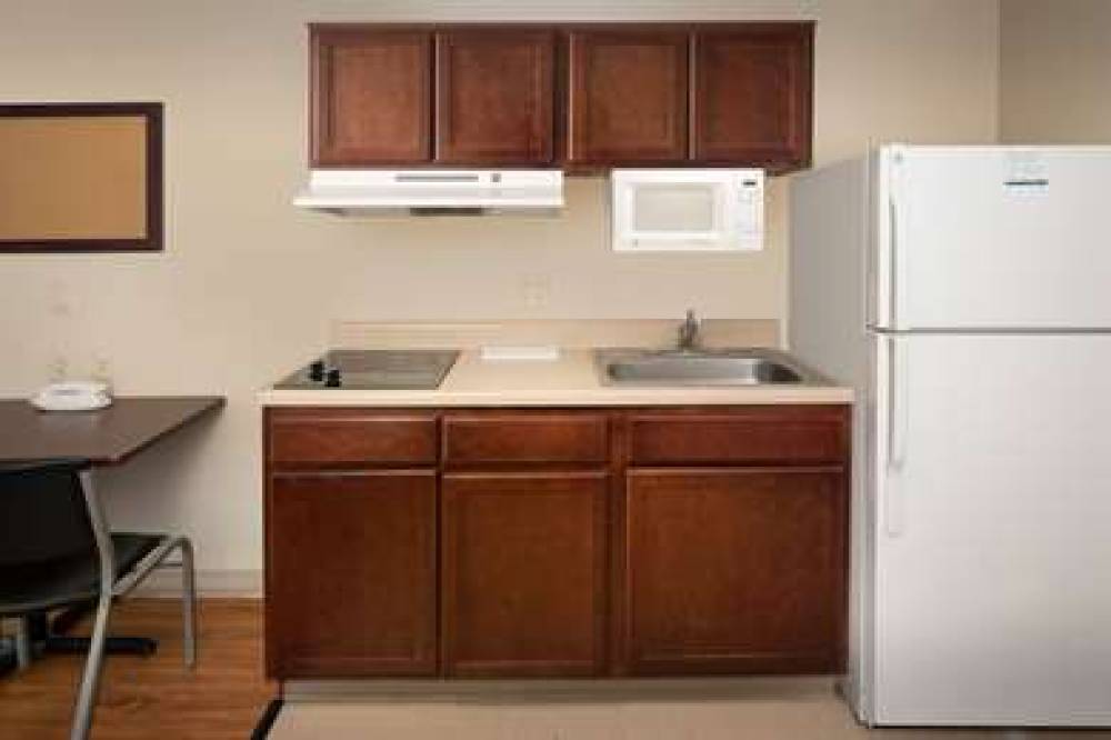 WOODSPRING SUITES TOPEKA 6