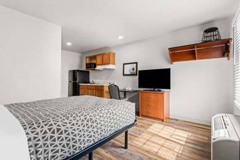 WOODSPRING SUITES TULSA 9