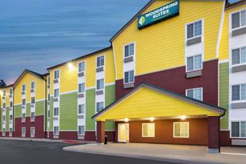 WOODSPRING SUITES TYLER ROSE GARDEN 2