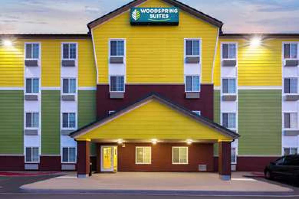 WOODSPRING SUITES TYLER ROSE GARDEN 1