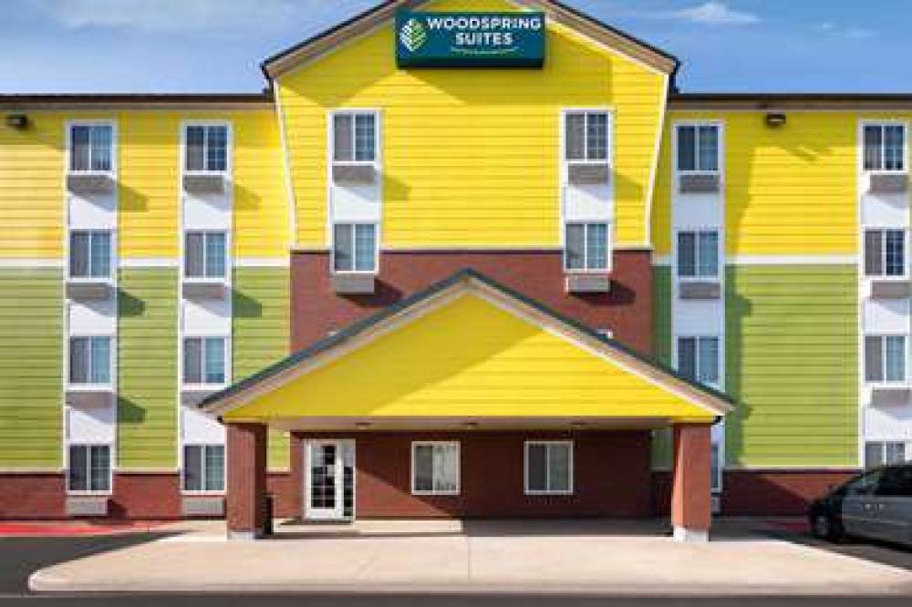 WOODSPRING SUITES TYLER ROSE GARDEN 4