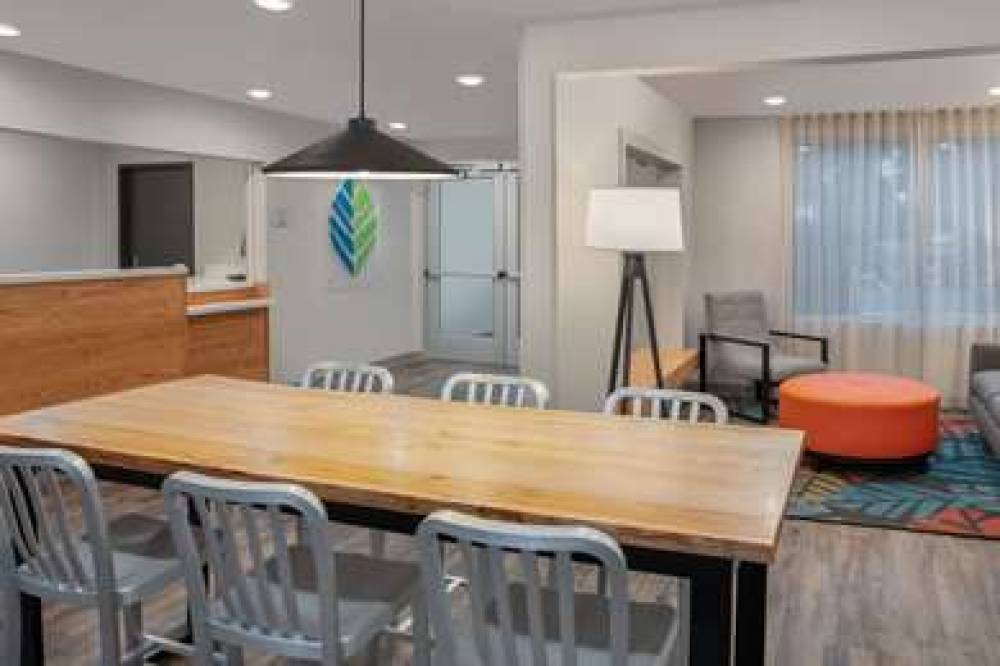 WOODSPRING SUITES WASHINGTON DC EAS 8