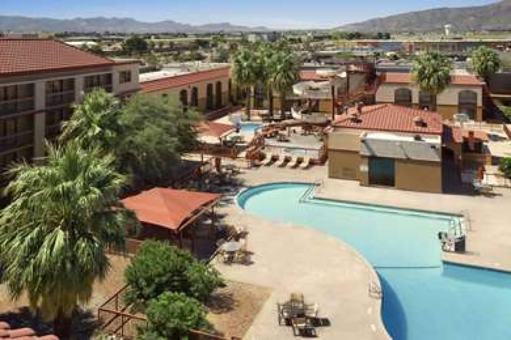 WYNDHAM EL PASO AIRPORT HOTEL 2