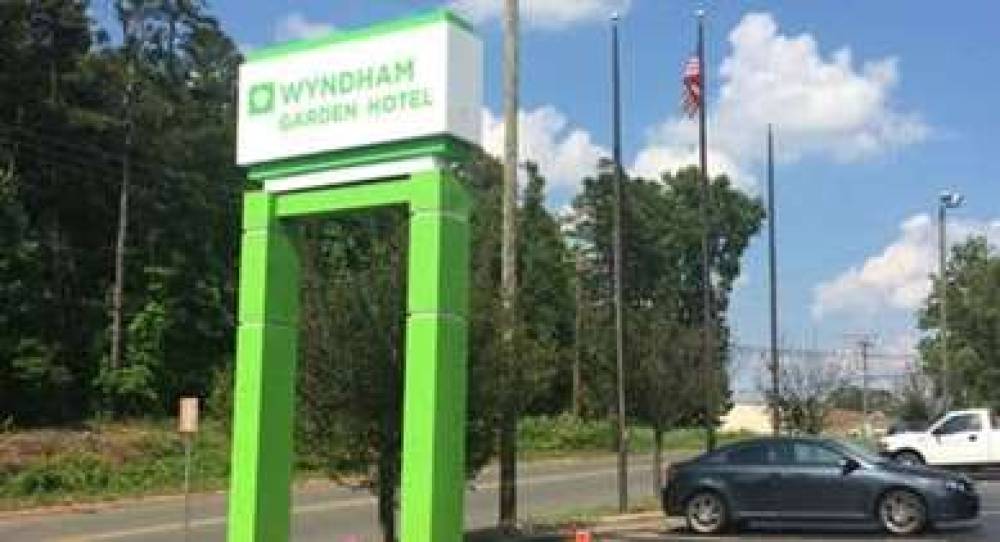 WYNDHAM GARDEN CHARLOTTE EXECUTIVE 1