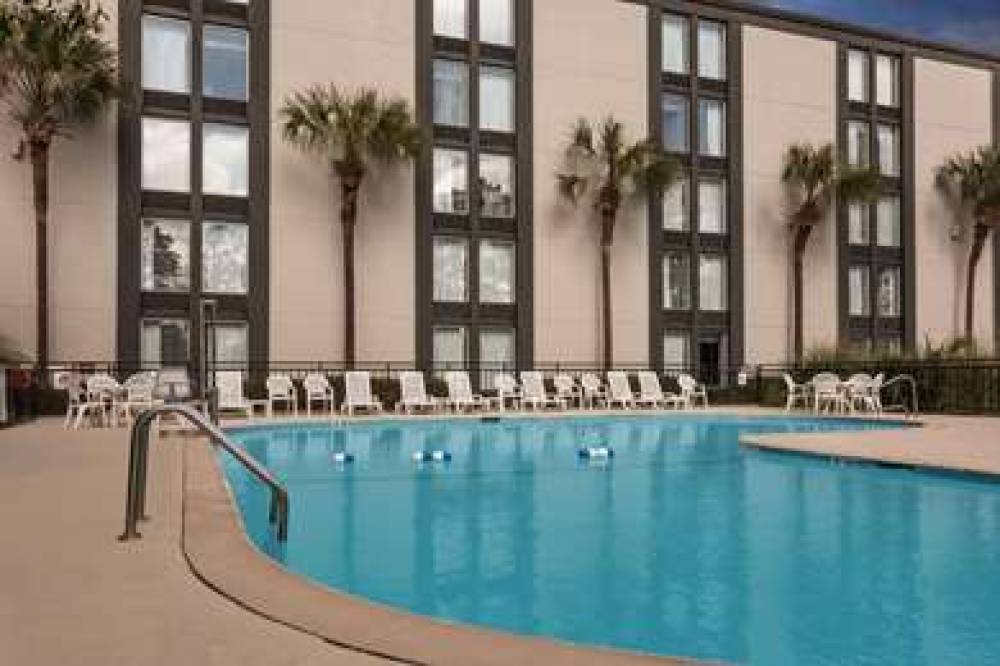 WYNDHAM GARDEN SUMMERVILLE 5