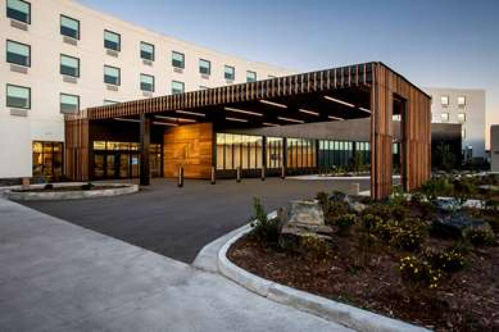 WYNDHAM GARDEN WINNIPEG AIRPORT 1