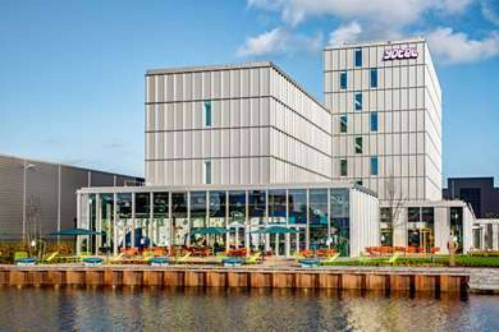 YOTEL AMSTERDAM 1