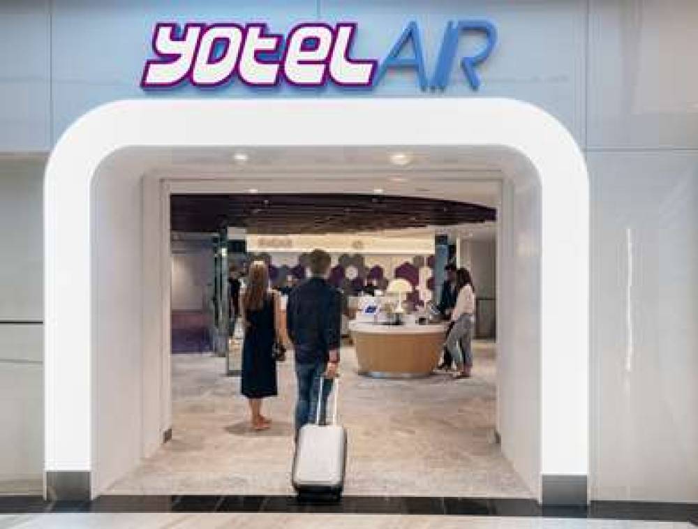 YOTELAIR SINGAPORE CHANGI 1